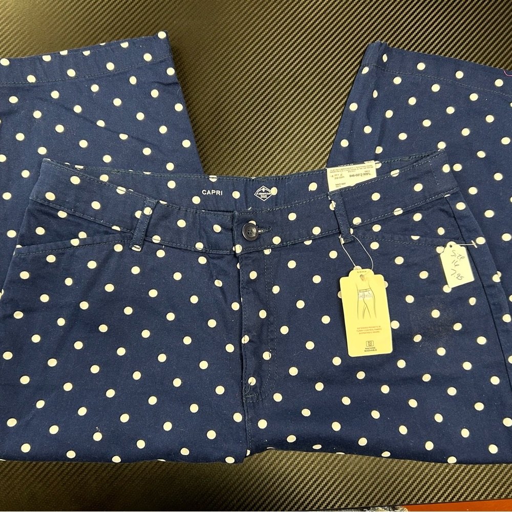 St. John's Bay Blue and White Polka Dot Capris